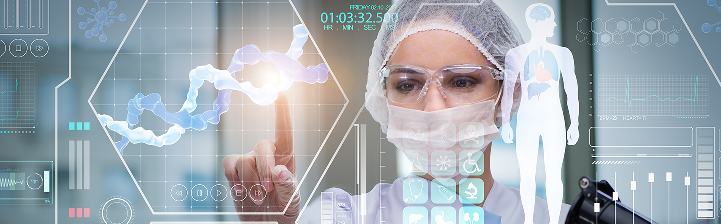Ärztin arbeitet im futuristischen medizinischen Konzept auf virtuellem Bildschirm